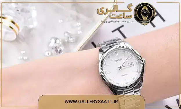 ساعت مچی زنانه رنگ طلایی